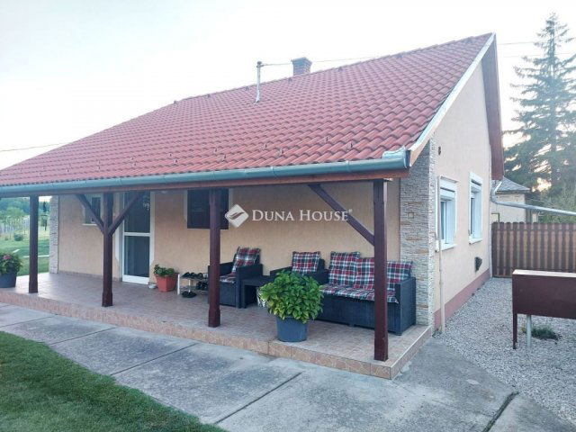 Eladó családi ház, Izsákon, Akácfa utcában 31.9 M Ft, 3 szobás