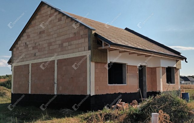 Eladó családi ház, Máriakálnokon 82 M Ft, 4 szobás