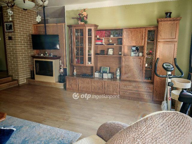 Eladó téglalakás, Dombóváron 69.6 M Ft, 5 szobás