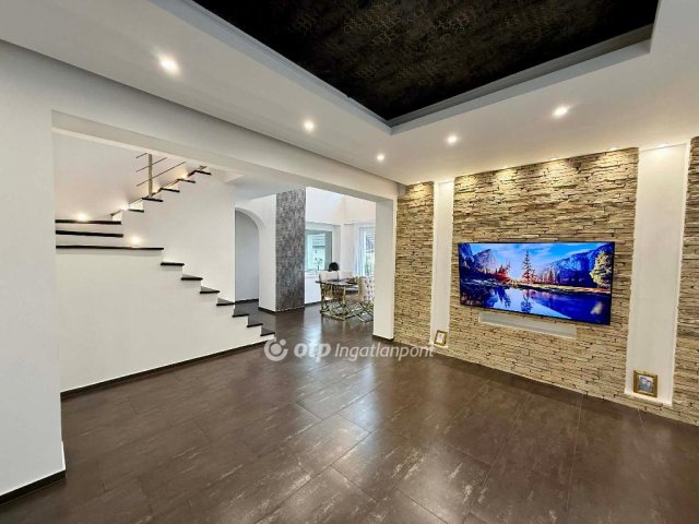 Eladó családi ház, Szigetcsépen 158.9 M Ft, 5 szobás