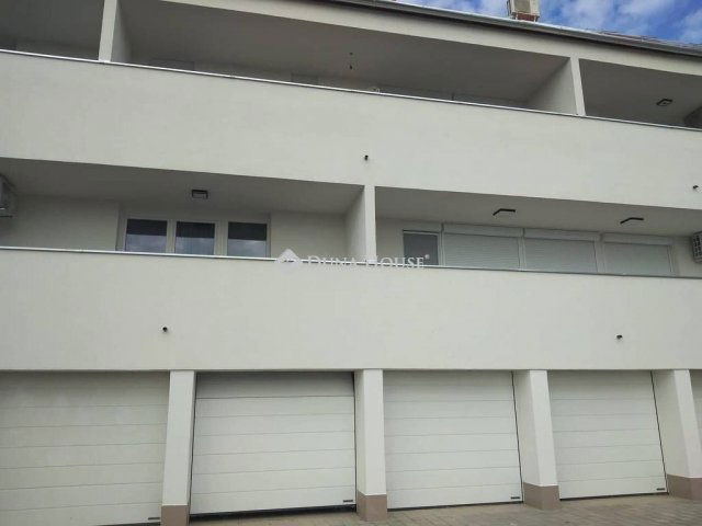 Kiadó garázs, Pécsett 35 E Ft / hó / költözzbe.hu