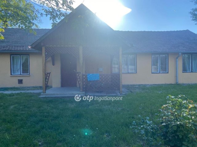 Eladó családi ház, Csongrádon 34.5 M Ft, 4 szobás