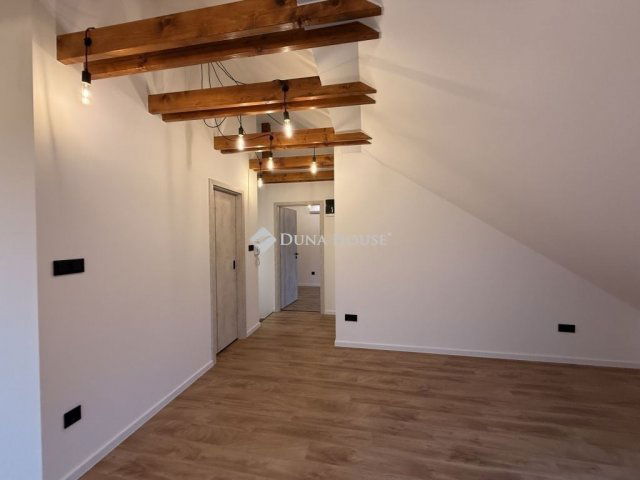 Eladó téglalakás, Pécsett 69.9 M Ft, 2 szobás