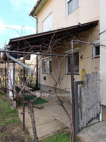 Eladó téglalakás, Abádszalókban 42 M Ft, 2+2 szobás