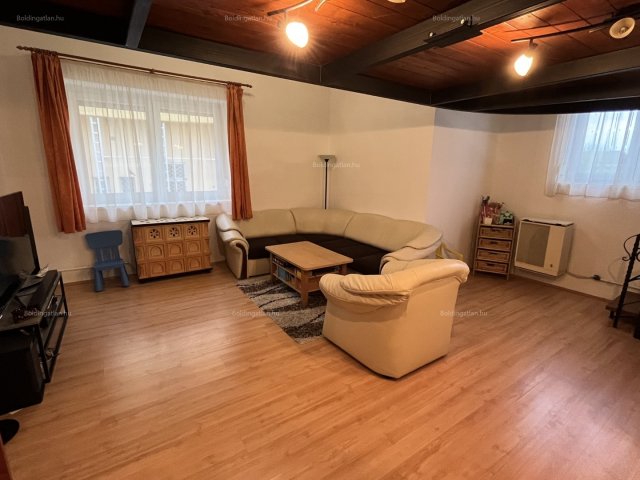 Kiadó téglalakás, albérlet, Kaposváron 130 E Ft / hó, 1 szobás