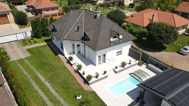 Eladó családi ház, Pákozdon 235 M Ft, 5 szobás