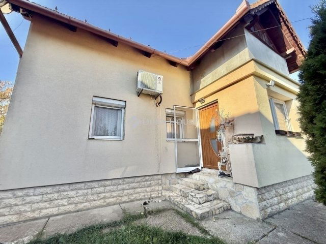 Eladó családi ház, Pécsett 84.9 M Ft, 3 szobás