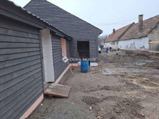 Eladó téglalakás, Neszmélyen 27 M Ft, 1 szobás