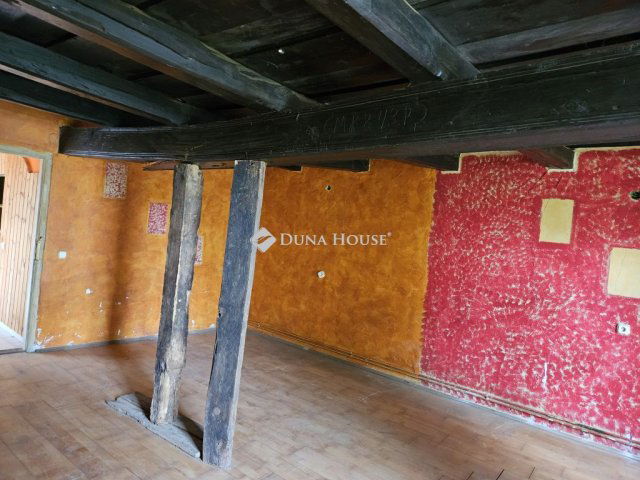 Eladó családi ház, Bakonypéterden 6.8 M Ft, 1 szobás