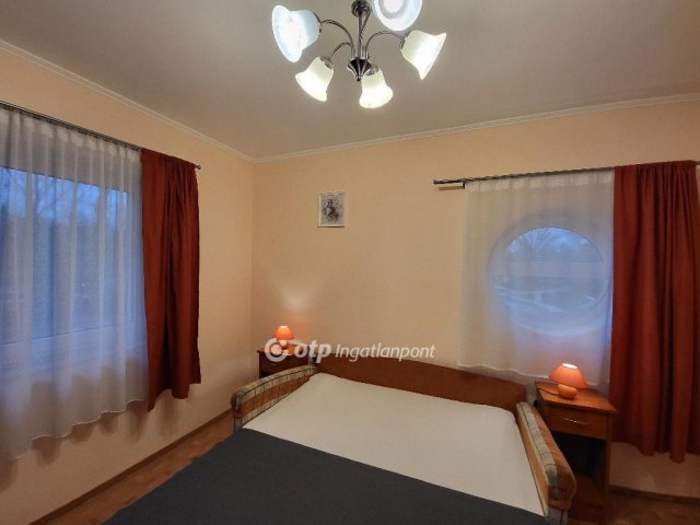 Eladó családi ház, Balatonkenesén 319 M Ft, 12 szobás
