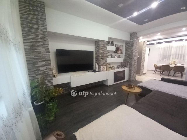 Eladó családi ház, Tégláson 67.9 M Ft, 2 szobás