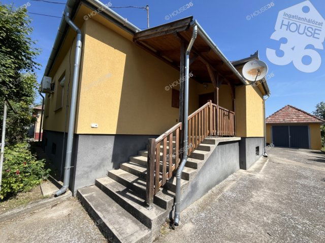 Eladó családi ház, Solton 38 M Ft, 3 szobás