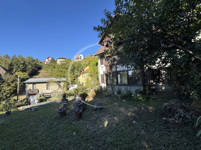 Eladó családi ház, Pécsett 140 M Ft, 5 szobás