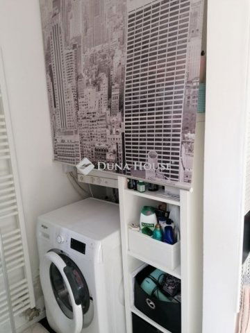 Eladó családi ház, Pécsett 96.5 M Ft, 2 szobás