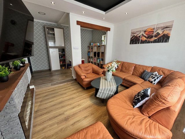 Eladó családi ház, Győrladaméren 89.9 M Ft, 6+1 szobás