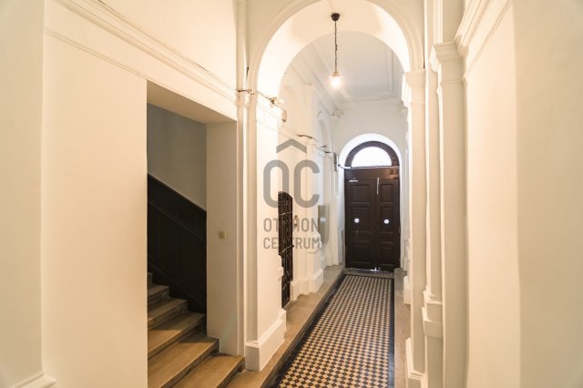 Eladó téglalakás, Budapesten, VI. kerületben 54.9 M Ft, 2 szobás