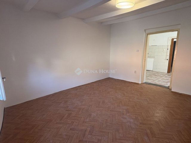 Eladó sorház, Jászberényben 17.5 M Ft, 1 szobás