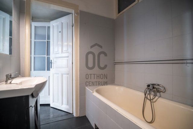 Eladó téglalakás, Budapesten, VII. kerületben 118 M Ft, 3 szobás