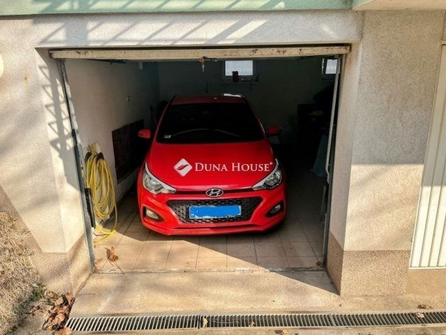 Eladó téglalakás, Pécsett 91.9 M Ft, 3 szobás