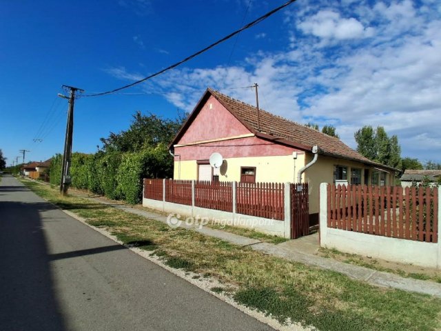 Eladó családi ház, Körösszakálon 7.2 M Ft, 2+1 szobás