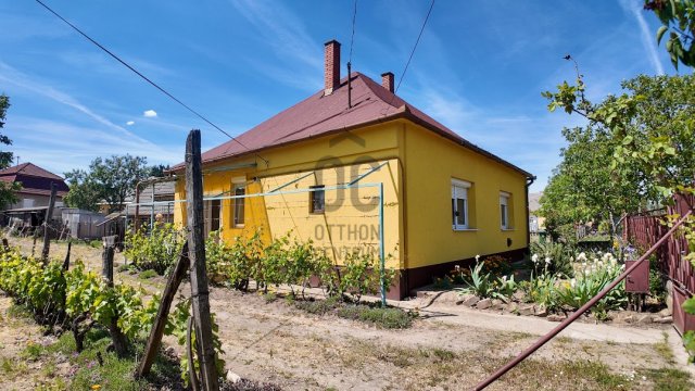 Eladó családi ház, Bölcskén 38 M Ft, 3 szobás
