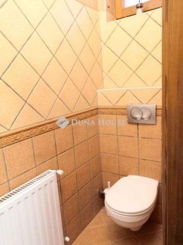 Eladó családi ház, Vecsésen 149.9 M Ft, 4+1 szobás