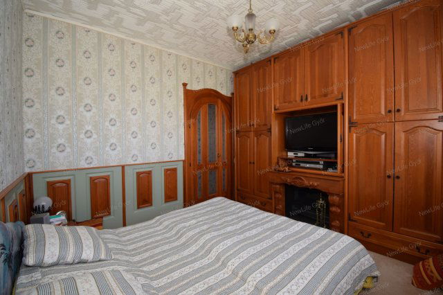 Eladó panellakás, Győrött 49.9 M Ft, 2 szobás