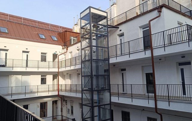 Eladó téglalakás, Budapesten, VI. kerületben 79.9 M Ft, 2 szobás