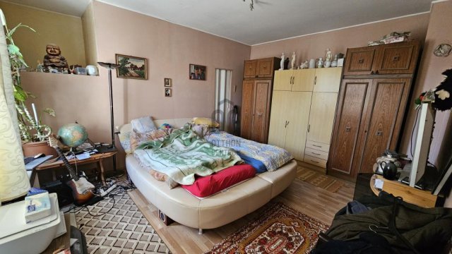 Eladó családi ház, Szigetszentmiklóson 159.9 M Ft, 8 szobás