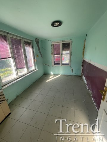 Eladó családi ház, Nagyvenyimen 10 M Ft, 3 szobás