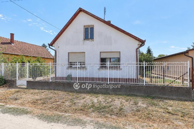 Eladó családi ház, Dömsödön 57.9 M Ft, 3 szobás