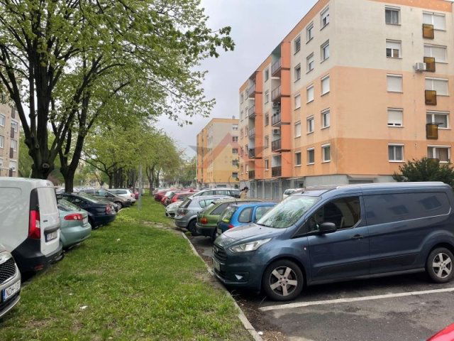 Eladó panellakás, Győrött 53.5 M Ft, 2+2 szobás