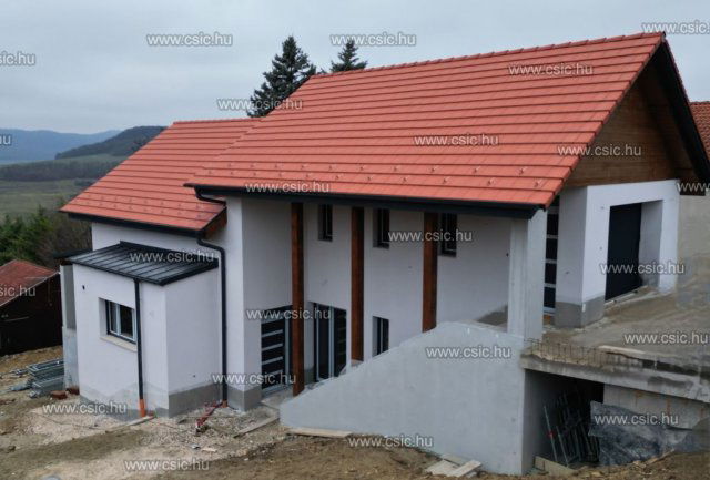 Eladó családi ház, Ürömön 239.9 M Ft, 4 szobás