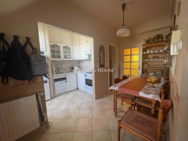 Eladó téglalakás, Veszprémben 84.9 M Ft, 5 szobás