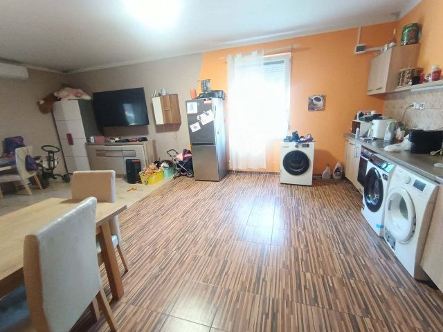 Eladó téglalakás, Komlón, Vörösmarty Mihály utcában 19.9 M Ft