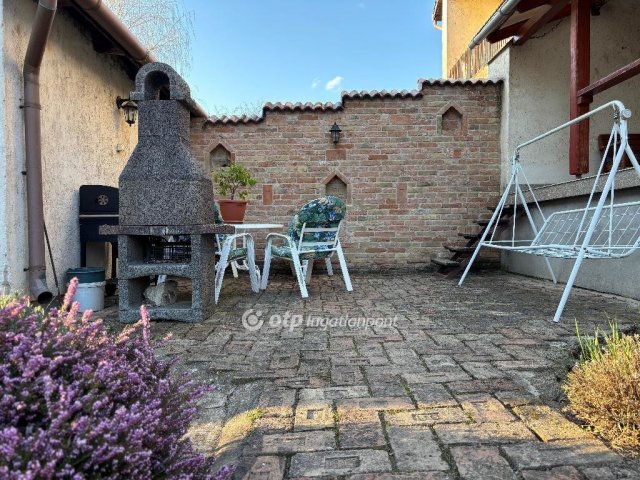 Eladó ikerház, Tabon 69.9 M Ft, 5 szobás / költözzbe.hu