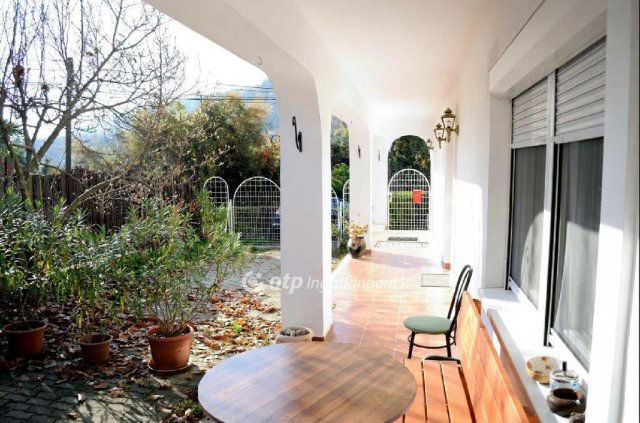 Eladó családi ház, Budapesten, III. kerületben 169 M Ft