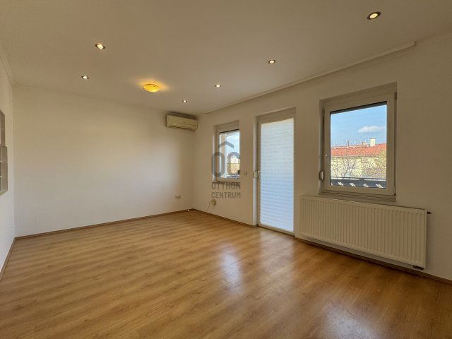 Eladó téglalakás, Szekszárdon 28.5 M Ft, 1 szobás