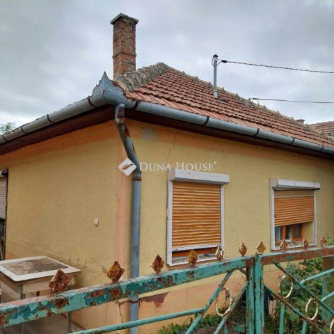 Eladó családi ház, Törtelen 10 M Ft, 2 szobás