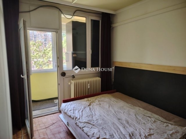 Eladó panellakás, Szegeden 58 M Ft, 4 szobás