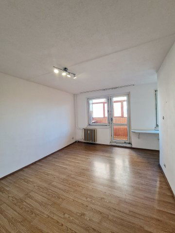 Eladó panellakás, Veszprémben 34.5 M Ft, 1 szobás