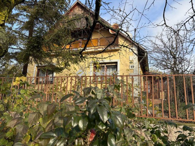 Eladó családi ház, Száron 62.9 M Ft, 2 szobás