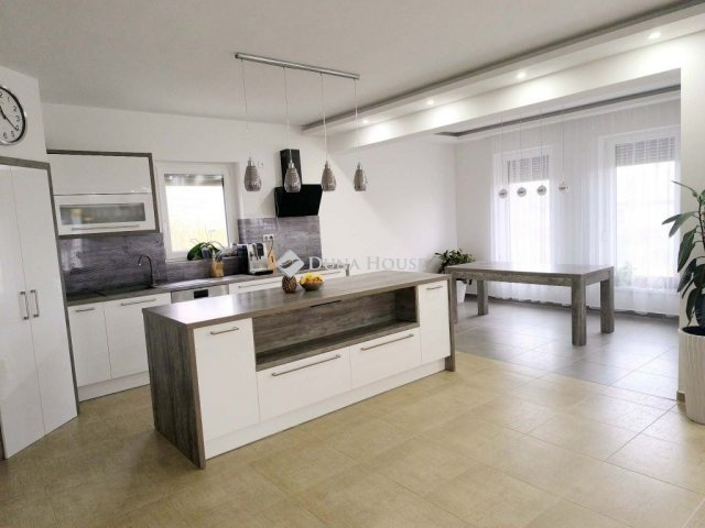 Eladó családi ház, Szombathelyen 159 M Ft, 4 szobás