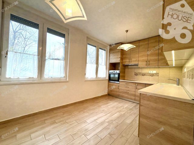 Eladó téglalakás, Kecskeméten 77.9 M Ft, 4 szobás