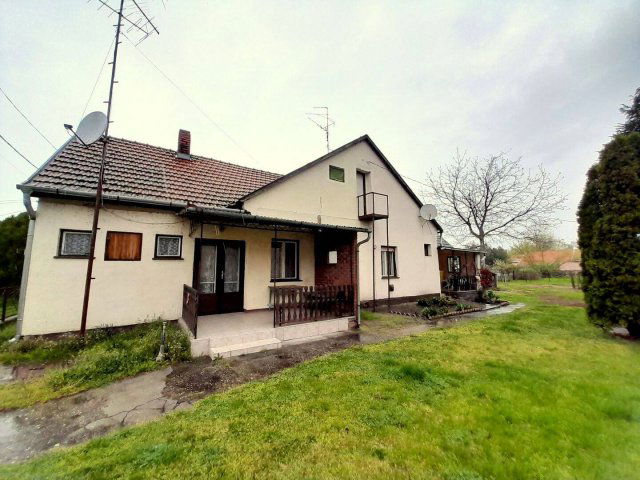 Eladó nyaraló, Balatonfenyvesen 32 M Ft, 2 szobás