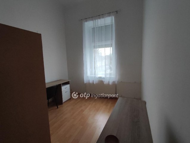 Eladó téglalakás, Szegeden 42.5 M Ft, 2 szobás