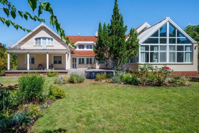 Eladó családi ház, Budaörsön 438.9 M Ft, 7 szobás