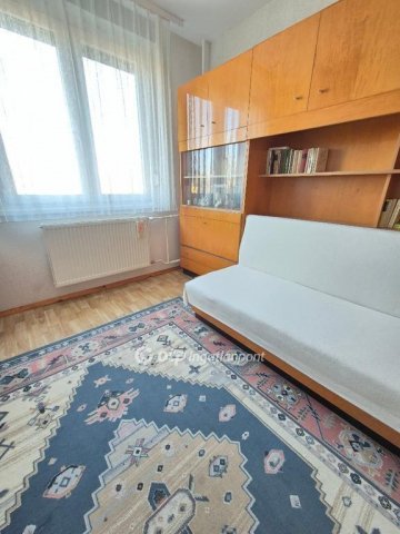 Eladó panellakás, Pápán 36.99 M Ft, 2 szobás