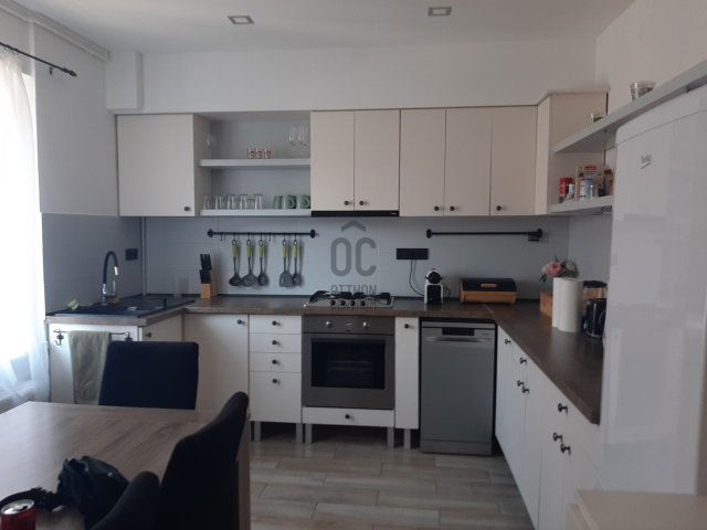 Eladó téglalakás, Balatonalmádiban 99 M Ft, 3 szobás