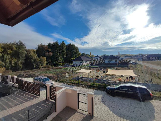 Eladó ikerház, Vácrátóton 105 M Ft, 5 szobás